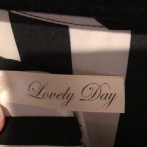Lovely Day Tops - 🌺Striped flowy shirt Lovely Day Tops - 🌺Striped flowy shirt